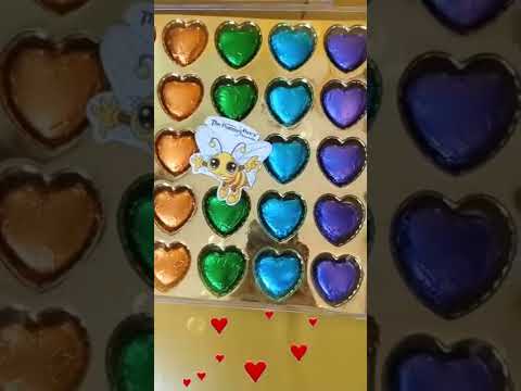 25 pcs acrylic box with heart shaped cavities & heart shaped assorted flavoured chocolates🍫 ❤🧡💚💙💜🍫