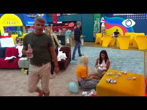 Rekordi Guinness me palosjen e bluzeve/ Kiara provon sfidën - Big Brother Vip 2