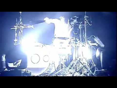 Travis Barker Drum Solo (blink-182 European Tour 2004)