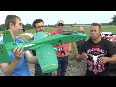 CHIMPLES FLYING (SORT OF !) HIS RC A-10 TANKBUSTER AT SPOCKFEST - 2014