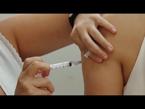 Mil profissionais da saúde são vacinados em um dia