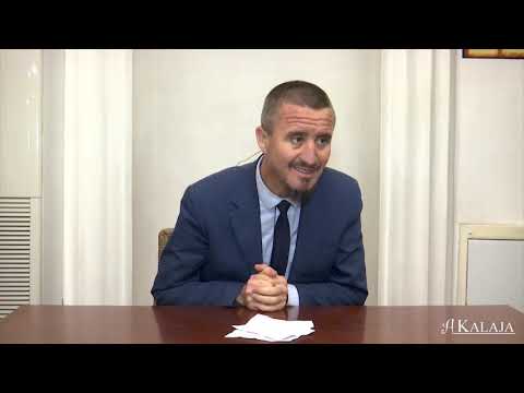 Hedhja e shortit për ezanin dhe safin e parë!? - Dr. Imam Ahmed Kalaja