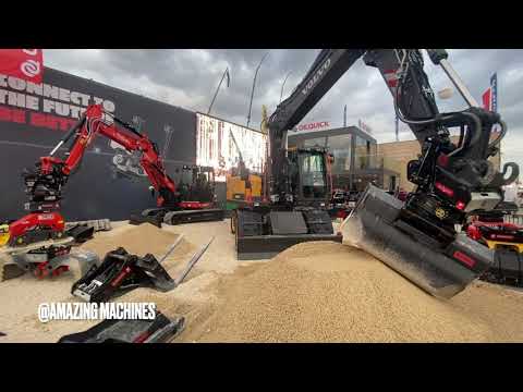 OilQuick INCREDIBLE demo-show @Bauma 2022 / extremely skilled operator