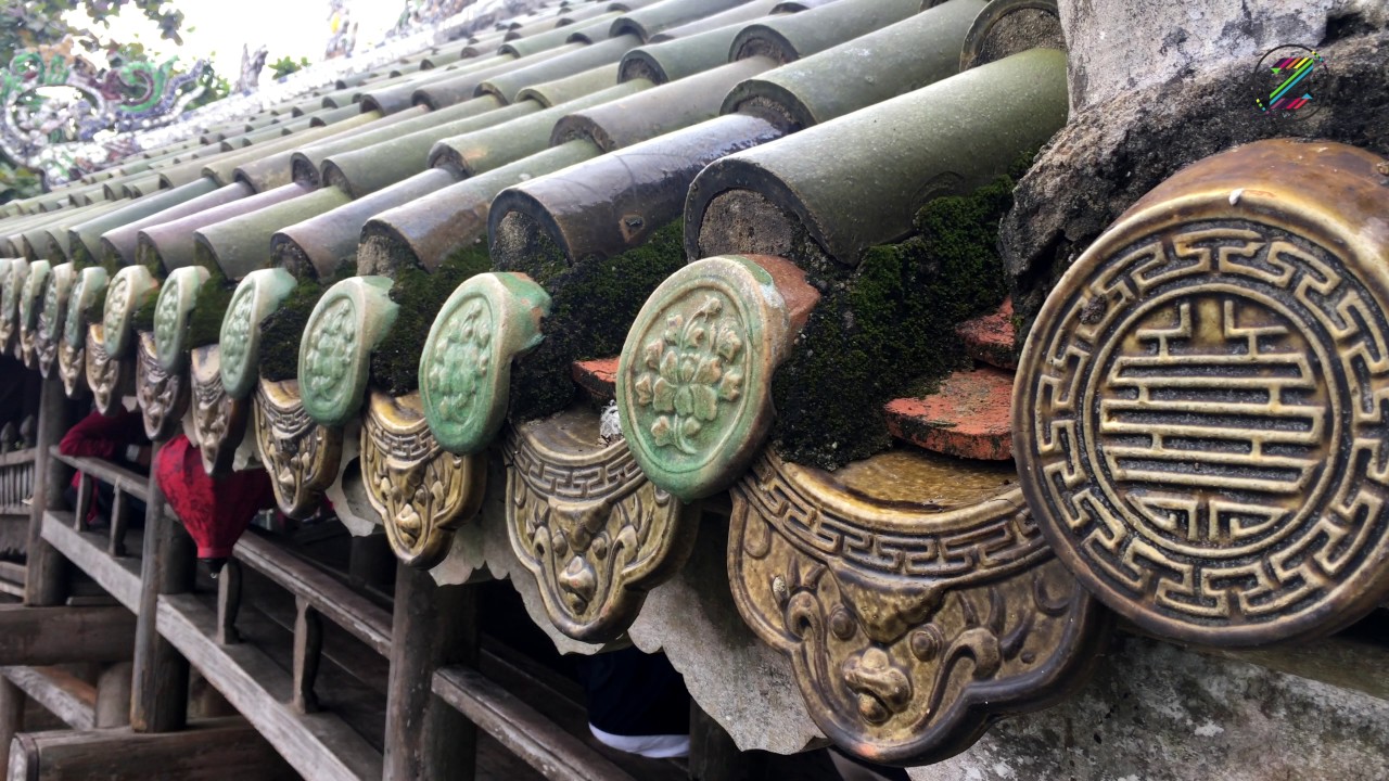 Experience a walk through Thanh Toan Bridge.