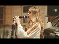 Videoklip Veronika Rabada - Listom jabloní (Ľudová pieseň)  s textom piesne