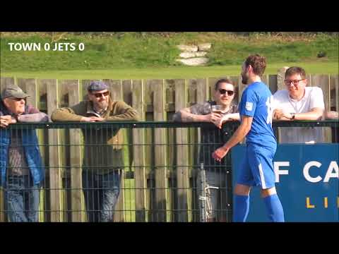 Leighton Town v Oxhey Jets