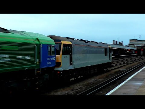 66796 hauls 92044 Couperin through Tonbridge en route to Wembley 14/1/26
