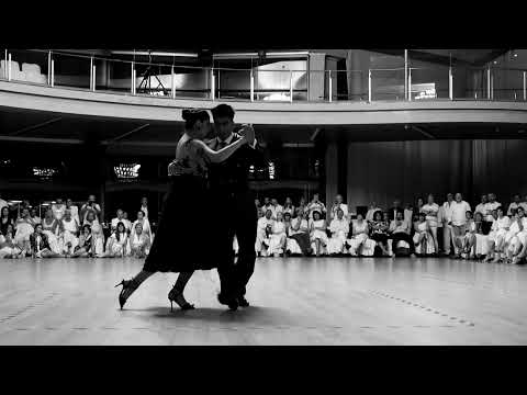 Sebastián Achával & Roxana Suárez dance Osvaldo Pugliese's Farol