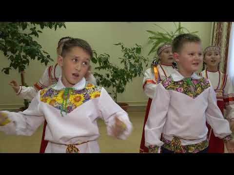У Федорки на вечерке - частушки поют в школе