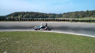 preview picture of video 'Doppelsitzer Kart pilotiert von Tim Zimmermann'