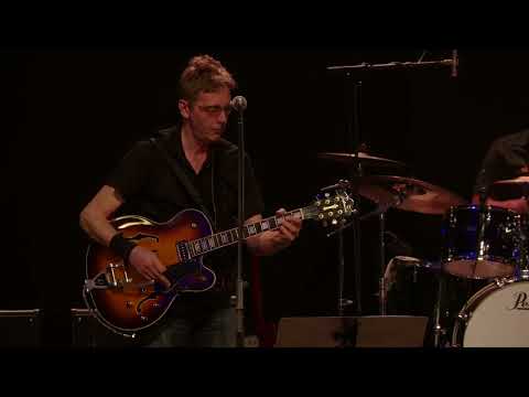 RISKIGRUPP - Hallo kaugejaam (C.Berry/H.Karmo)