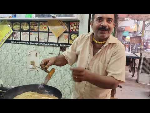 Ovo 🥚 pastelaria 🍰omlette em Chawri bazar Por Sikander omelete #streetfood #delhistreetfood