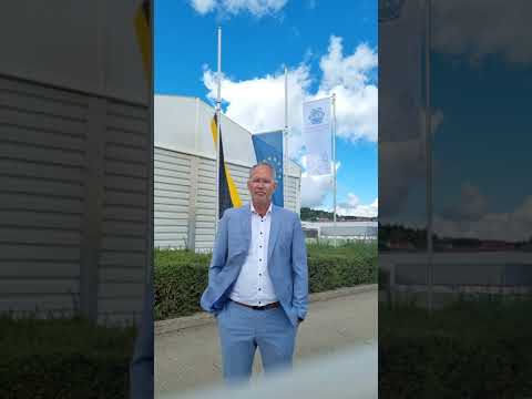 Unternehmer setzt Flaggen auf Halbmast -  Ich bin in Trauer weil .....