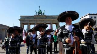mariachis en Brandenburger Tor