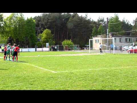 Sokół II - MKS Kutno II karny na 1-1 2011-05-08.MOV