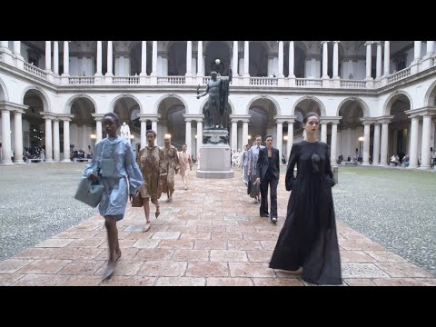 Max Mara Spring/Summer 2021 | Milan Fashion Week | VRAI Magazine
