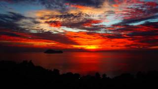 Ver una puesta de sol impresionante en una isla de Tailandia