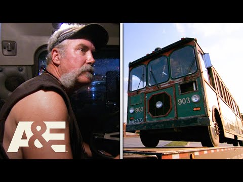 Shipping Wars: What the HAIL!? Chicago Storm Stalls Marc's Trolley Delivery (S2) | A&E