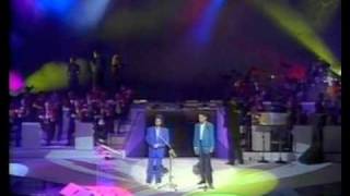 Roberto Carlos e Chico Buarque - O Que Será ( À Flor Da Pele).m4v