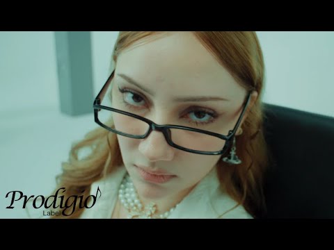 DE-LUXE - Blah Blah Blah (Video Oficial)