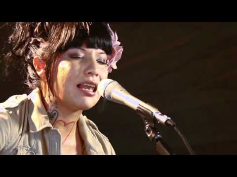 Yoza - How Can This Be Love (HiSessions.com Acoustic Live!)