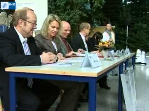 26.11.2010 I Gustav-Heinemann-Schule kooperiert mit Daimler Rastatt und Malerwerkstätten H. Schmid