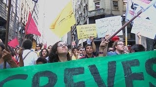 Movimentos sociais aderem a protestos de metroviários em São Paulo
