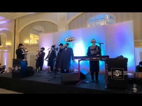 Chaim Blumenfeld, Yedidim and Yossi Shtendig At A Bar Mitzvah - חיים בלומענפלד עם מקהלת ידידים