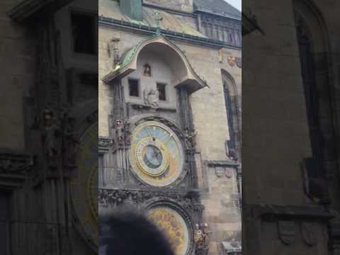 Praha - Đồng hồ Thiên văn cổ nhất Châu Âu ở Quảng trường con gà