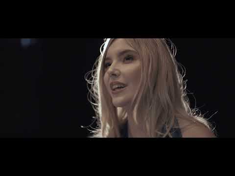 Lisa Dann - Maman est là ( Clip Officiel )