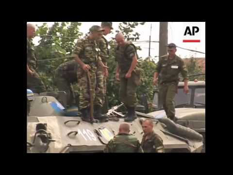 WRAP Russians pass Georgian checkpoint ADDS Russians in West Georgia