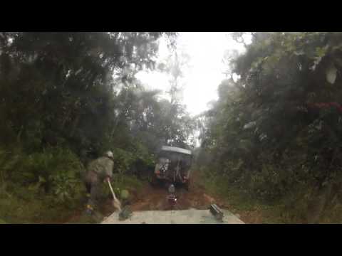 Zequinha Puxando o Jeep