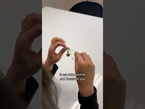 How to quickly untangle your necklaces