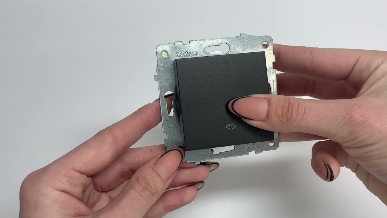 Выключатель промежуточный (реверсивный) одноклавишный OVIVO Grano черный (600-000217-214)