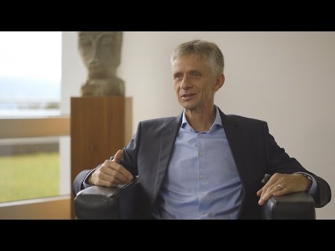 Die Schuppenflechte kratzen sich die Finger Als den Kindern das Ekzem zu behandeln