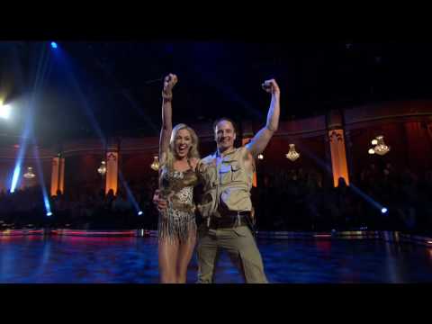 Linda Lindorff och Thomas Wassberg uppträder under finalen - Let’s Dance (TV4)