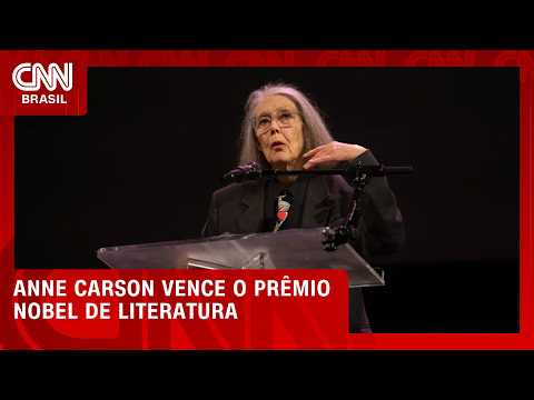 Escritora canadense Anne Carson vence Nobel de Literatura 2026 | LIVE CNN