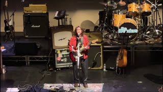 The Breeders performing Divine Hammer (live) - Los Angeles - October 19, 2023