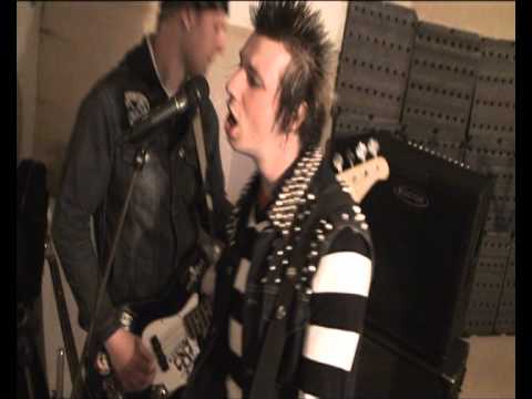 BLACK AND BLUE- Cesta do pekel