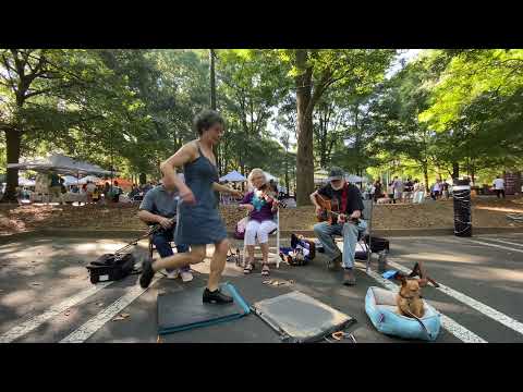 Celtic Buckdance - Miss Moonshine & the Labor Day weekend farmers market band plus cute dog