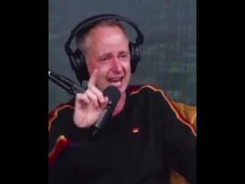 Billy Boyd tries to tell Dominic Monaghan a story but couldn’t resist laughing