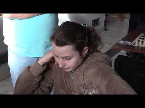 dievčatá ZŠ 6.1.   Kristína Šubjaková -  Eliška Machovčáková 1/2:1/2