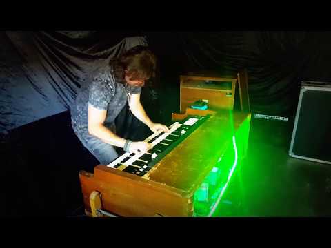 Pitch-Bending Hammond Organ Riff