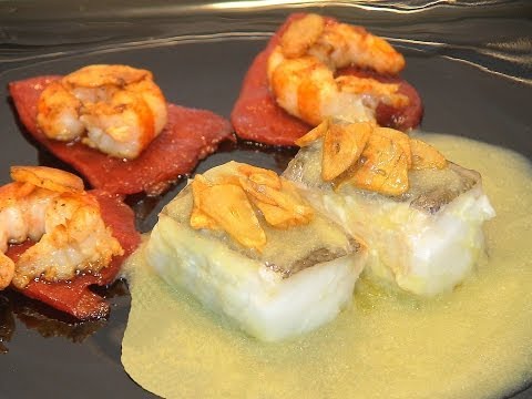 Cod pil pil with piquillo peppers and shrimp - Holy Week - Loli Domínguez