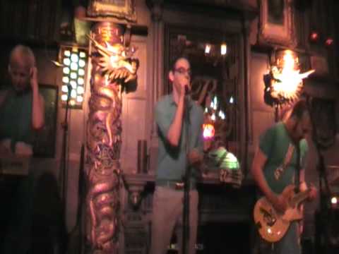 How To Loot Brazil - Catwalk - live @White Trash, Berlin, 2010