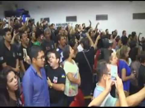 Servidores cantam hino Céus de Rondônia no plenário da ALE  - Gente de Opinião