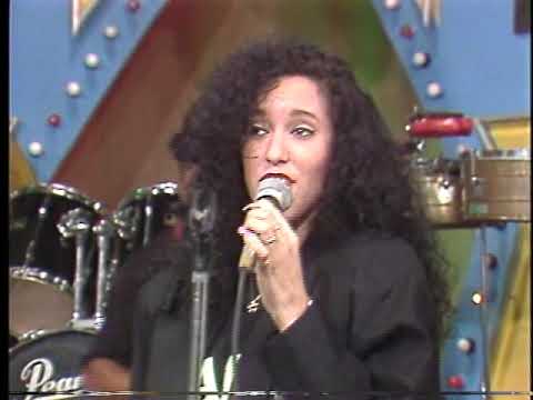 ALTAMIRA BANDA SHOW - La Gallinita (90's)