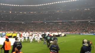 preview picture of video 'FC Bayern - Manchester City - Einlaufen der Teams'