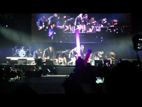 [HD][FANCAM] 100904 SM Town Live (LA): SNSD (소녀시대) - Run Devil Run + Talk