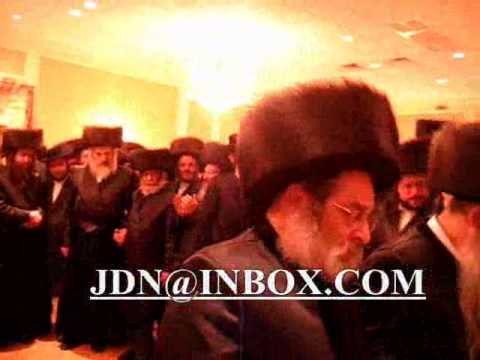 Satmar Rebbe R' Zalman Leib Teitelbaum dancing at his brother's grandchild's wedding Shvat 5770